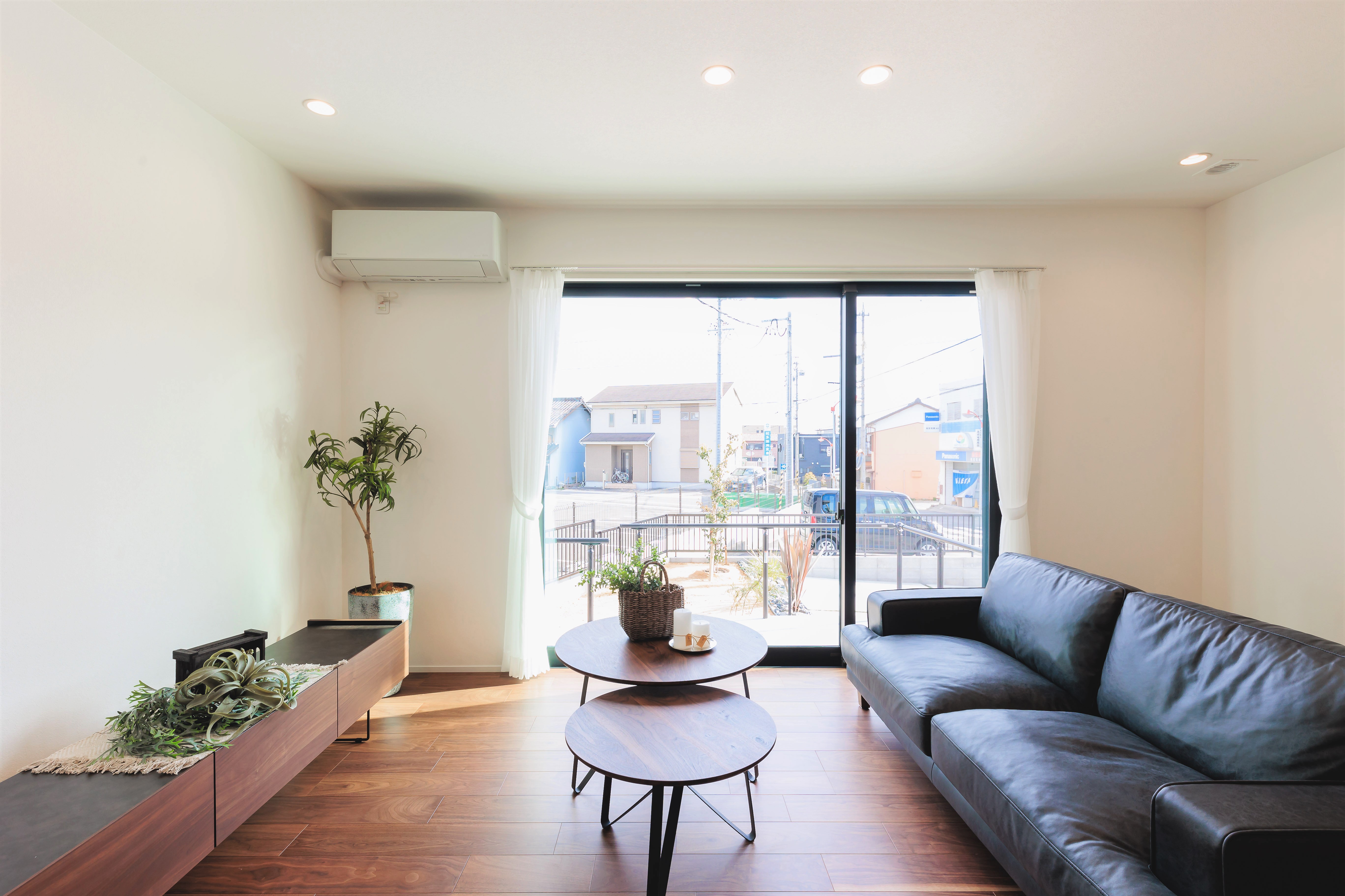 駅徒歩6分・駐車3台・21帖広々LDK・スーパー&コンビニ徒歩5分以内/立地に恵まれた邸宅｜パークナードテラス半田亀崎